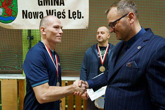 Grafika 61: Zacięta rywalizacja przy tenisowych stołach