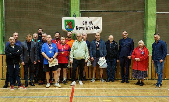 Grafika 64: Zacięta rywalizacja przy tenisowych stołach