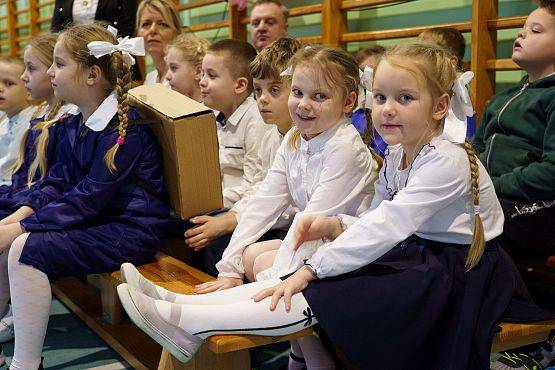 Grafika 10: 80-lecie Szkoły Podstawowej w Redkowicach