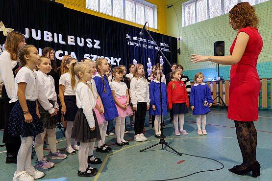 Grafika 18: 80-lecie Szkoły Podstawowej w Redkowicach