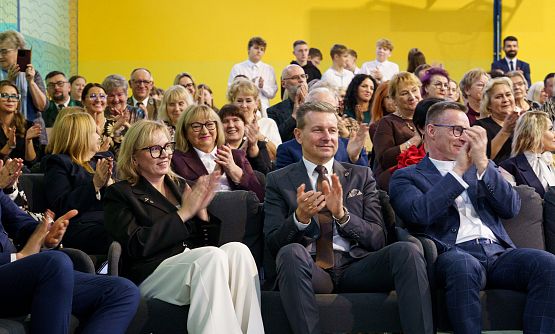 Grafika 25: 80-lecie Szkoły Podstawowej w Redkowicach