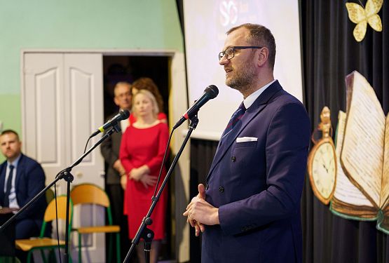 Grafika 32: 80-lecie Szkoły Podstawowej w Redkowicach