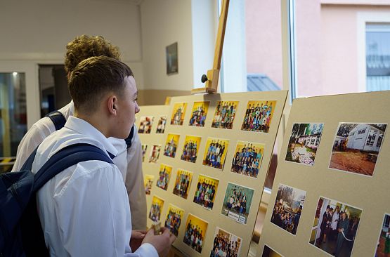 Grafika 75: 80-lecie Szkoły Podstawowej w Redkowicach