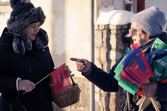 Grafika 3: Orszak Trzech Króli przeszedł ulicami Lubowidza i Mostów