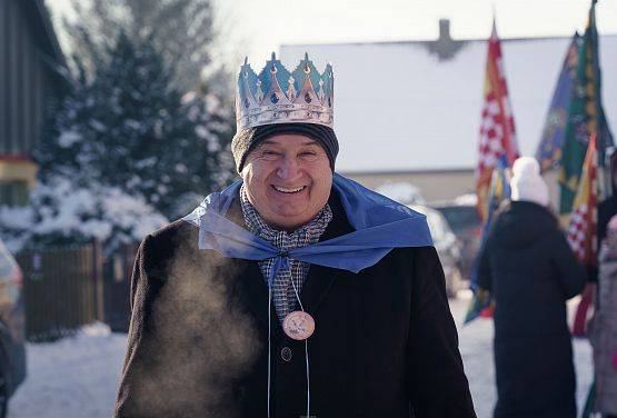 Grafika 8: Orszak Trzech Króli przeszedł ulicami Lubowidza i Mostów