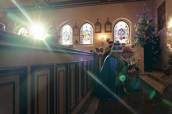 Grafika 12: Orszak Trzech Króli przeszedł ulicami Lubowidza i Mostów