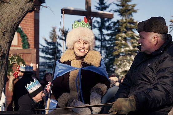 Grafika 13: Orszak Trzech Króli przeszedł ulicami Lubowidza i Mostów