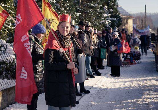 Grafika 19: Orszak Trzech Króli przeszedł ulicami Lubowidza i Mostów