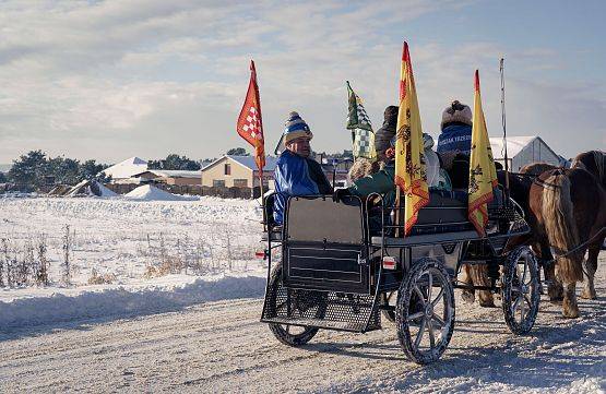 Grafika 26: Orszak Trzech Króli przeszedł ulicami Lubowidza i Mostów