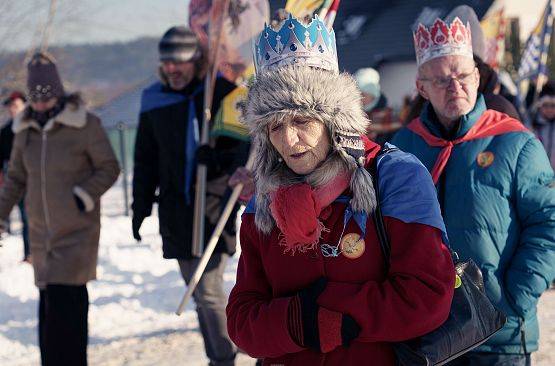 Grafika 32: Orszak Trzech Króli przeszedł ulicami Lubowidza i Mostów