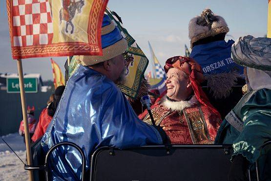 Grafika 34: Orszak Trzech Króli przeszedł ulicami Lubowidza i Mostów