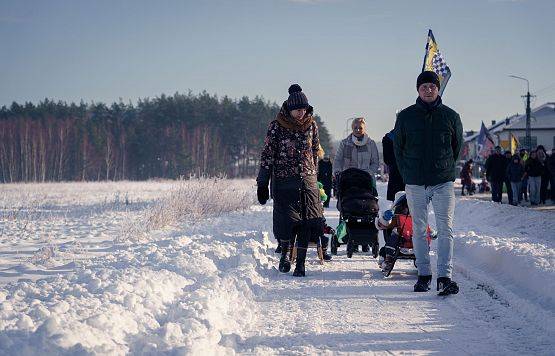 Grafika 40: Orszak Trzech Króli przeszedł ulicami Lubowidza i Mostów