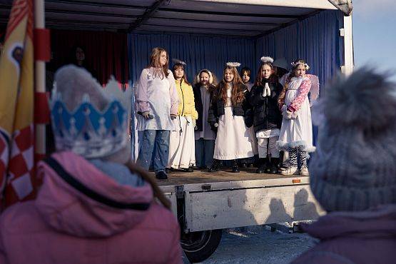 Grafika 46: Orszak Trzech Króli przeszedł ulicami Lubowidza i Mostów