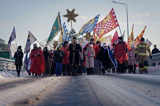Grafika 47: Orszak Trzech Króli przeszedł ulicami Lubowidza i Mostów