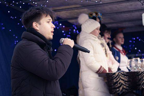 Grafika 49: Orszak Trzech Króli przeszedł ulicami Lubowidza i Mostów