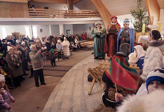 Grafika 62: Orszak Trzech Króli przeszedł ulicami Lubowidza i Mostów