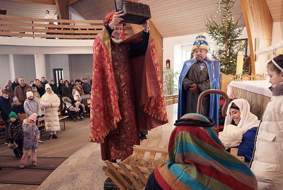 Grafika 63: Orszak Trzech Króli przeszedł ulicami Lubowidza i Mostów