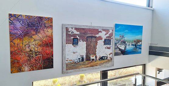 Grafika 4: Oczy na kulturę - wystawa malarstwa Aleksandra Stolickiego w Urzędzie Gminy