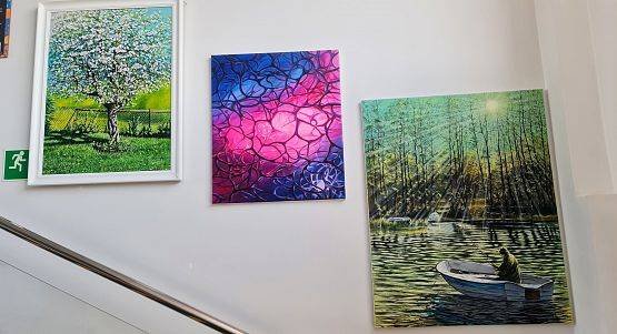 Grafika 3: Oczy na kulturę - wystawa malarstwa Aleksandra Stolickiego w Urzędzie Gminy