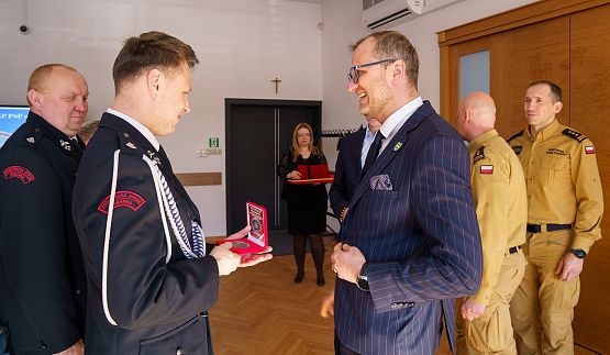 Grafika 5: Uhonorowanie strażaków i samorządowców z gminy Nowa Wieś Lęborska
