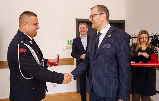 Grafika 7: Uhonorowanie strażaków i samorządowców z gminy Nowa Wieś Lęborska