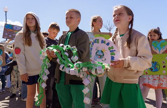 Grafika 16: Uczniowie z Nowej Wsi Lęborskiej z wizytą u Wójta – obchody Dnia Ziemi