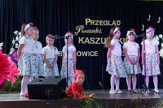 Grafika 29: Powiatowy Przegląd Piosenki Kaszubskiej w Redkowicach