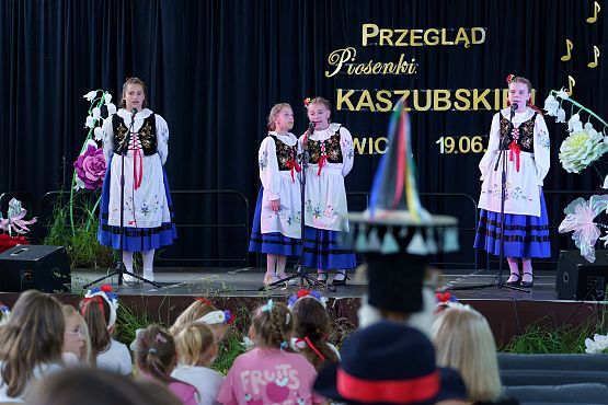 Grafika 50: Powiatowy Przegląd Piosenki Kaszubskiej w Redkowicach